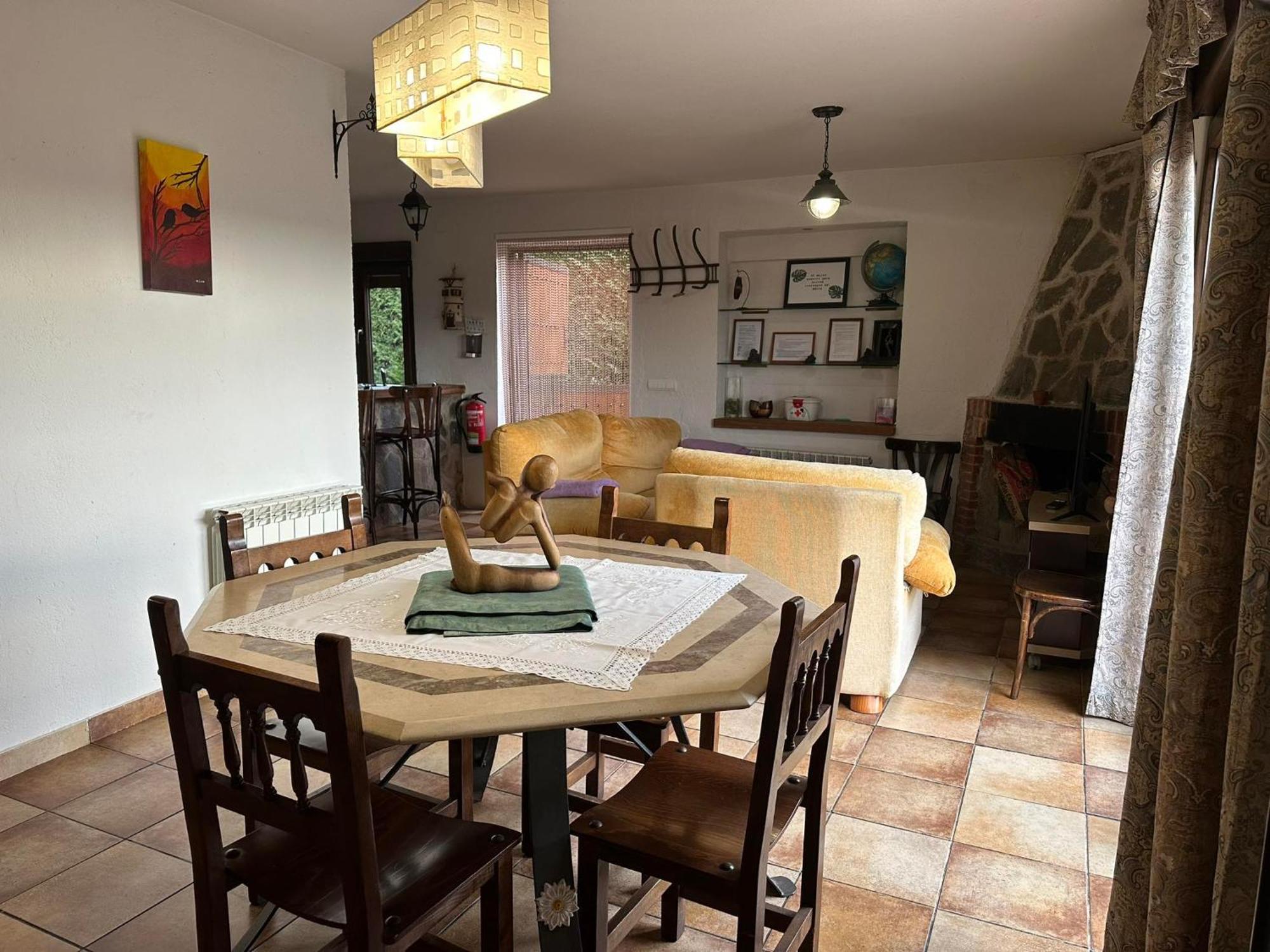 Vivienda De Uso Turistico El Nido Pension La Serrada Buitenkant foto